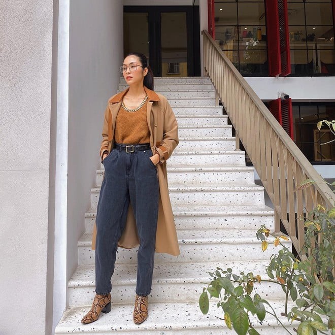 Trench coat là biểu tượng kinh điển của thời trang mùa lạnh, luôn được các mỹ nhân Việt ưu ái trong tủ đồ. 