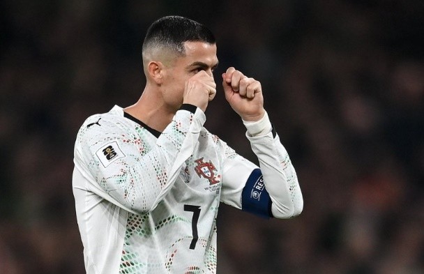 Ronaldo nhận tấm thẻ đỏ đầu tiên trong sự nghiệp ĐTQG.