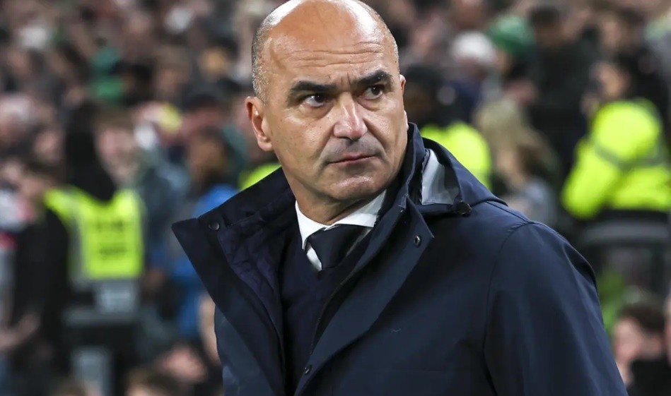 HLV Martinez cùng các học trò đã nhận thất bại trước Ireland.