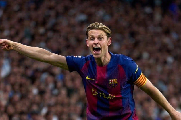 De Jong vẫn quyết tâm gắn bó với Barcelona.