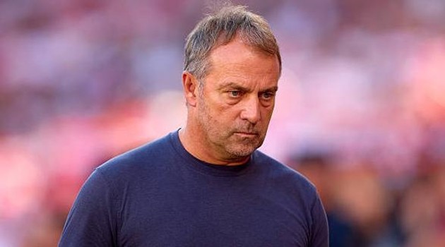 Hansi Flick đoán một loạt tin vui về lực lượng của Barcelona.