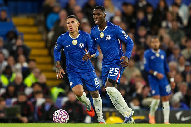 Enzo Fernandez và Moises Caicedo cho thấy sự toàn diện trong cả tấn công lẫn phòng ngự.