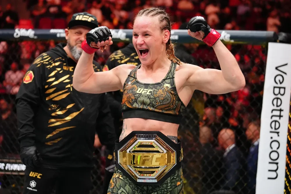 Valentina Shevchenko ăn mừng chiến thắng