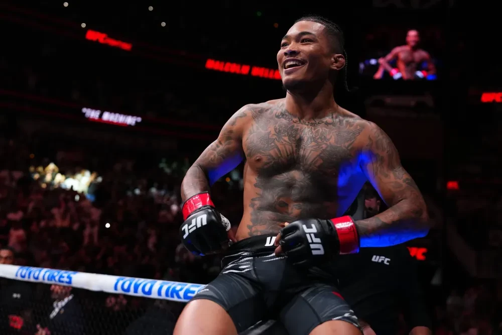 Malcolm Wellmaker ăn mừng chiến thắng tại UFC Fight Night