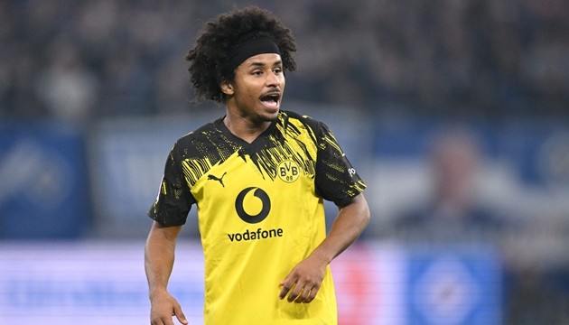 Arsenal và MU cạnh tranh Adeyemi.