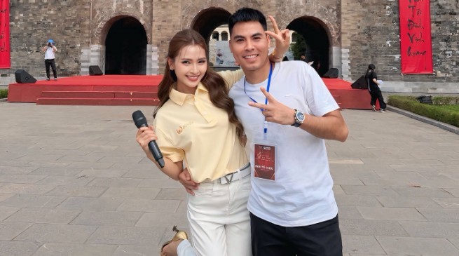 Tiền vệ Phạm Đức Huy và MC Nguyễn Huyền Trang sắp 