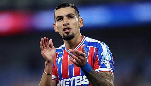 Daniel Munoz lọt vào tầm ngắm của Chelsea.