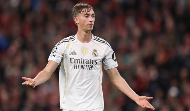 Dean Huijsen dính chấn thương háng mới đây.