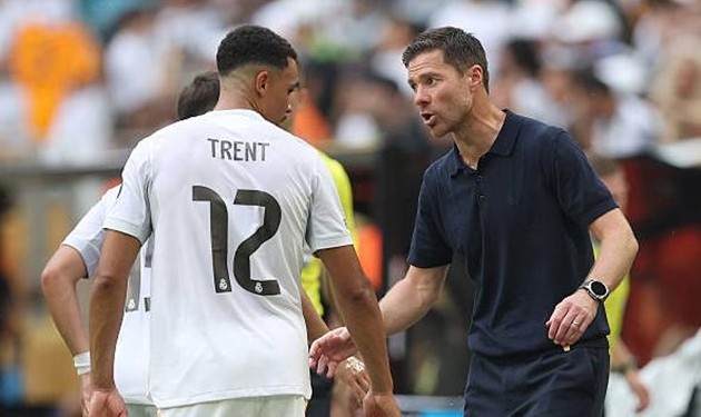 Trent Alexander-Arnold chưa được Xabi Alonso tin dùng.