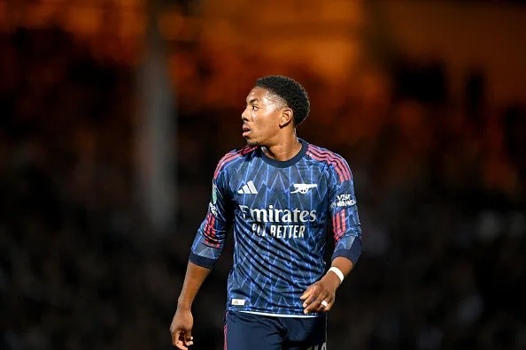 Tương lai của sao trẻ Arsenal trở nên khó đoán.