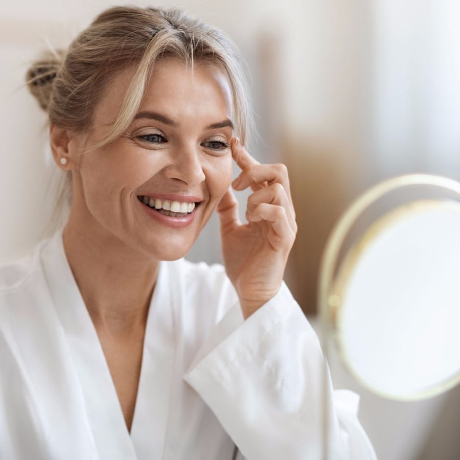 Đây là hoạt chất có khả năng giữ nước nổi bật, giúp da ở trạng thái đủ ẩm, căng bóng và đàn hồi hơn. 