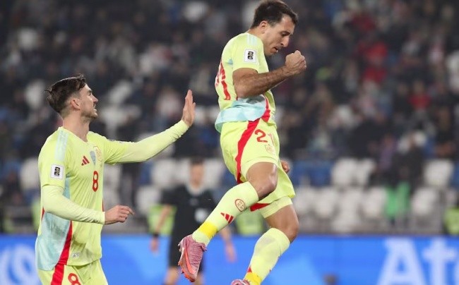 Oyarzabal tỏa sáng với cú đúp bàn thắng.