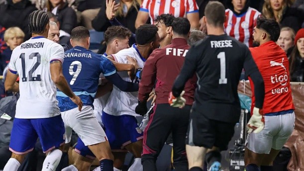 Ẩu đả nổ ra ở trận đấu giữa Mỹ và Paraguay.