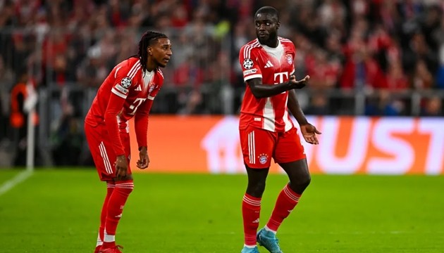 Olise và Upamecano trong màu áo Bayern Munich.