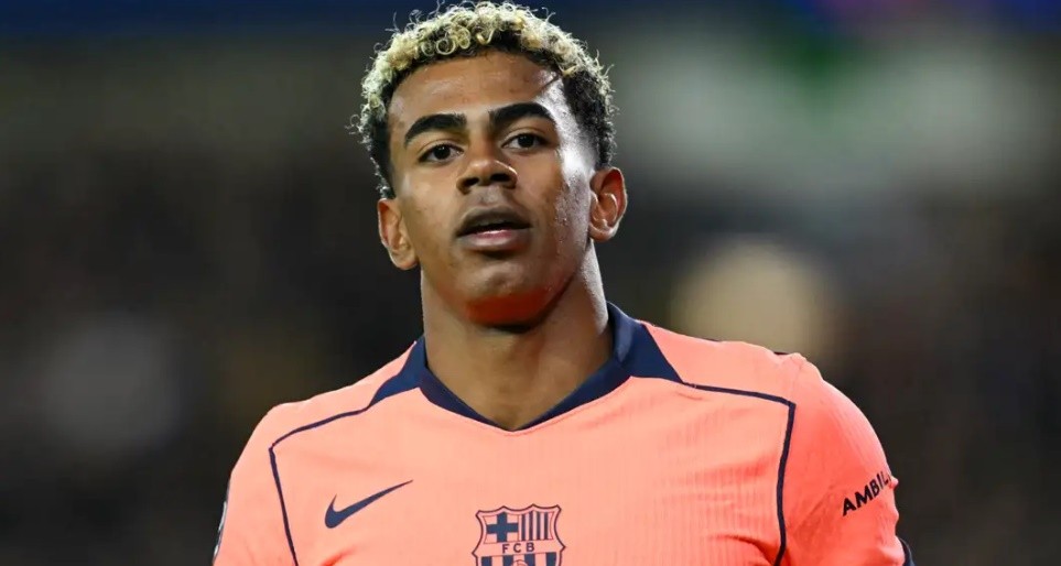 Barca từng suýt đánh mất Yamal.