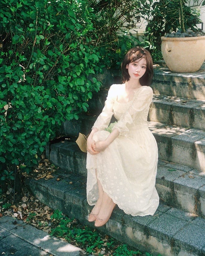 Nếu chỉ được chọn một đôi giày bệt duy nhất, giày màu be chắc chắn là lựa chọn không thể bỏ qua. 