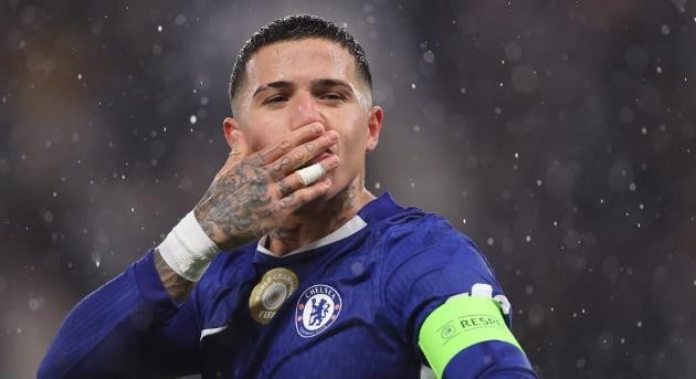 Fernandez hợp cùng Caicedo tạo thành cặp tiền vệ ăn ý.