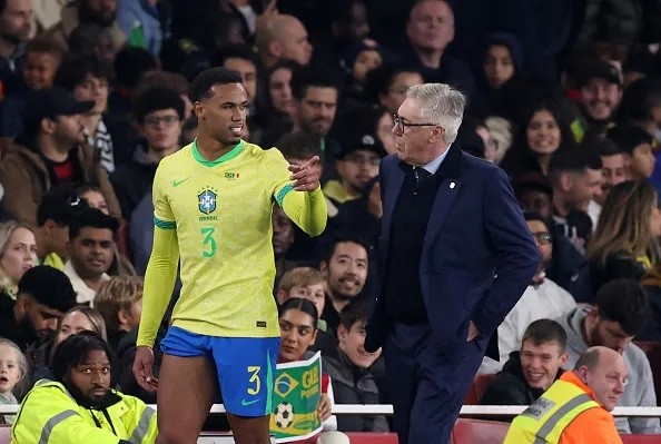 Gabriel chấn thương trong lúc lên tuyển.