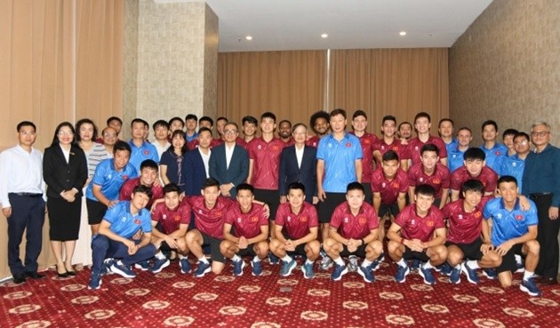 ĐT Việt Nam nhận sự động viên trước trận Lào