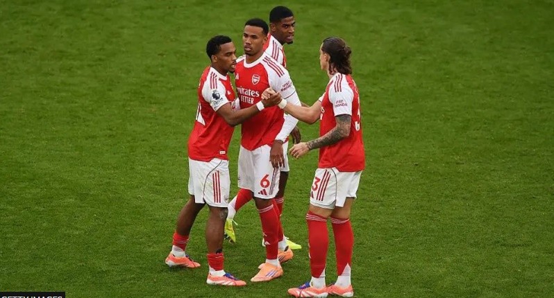 Bộ ba hậu vệ của Arsenal gặp chấn thương.