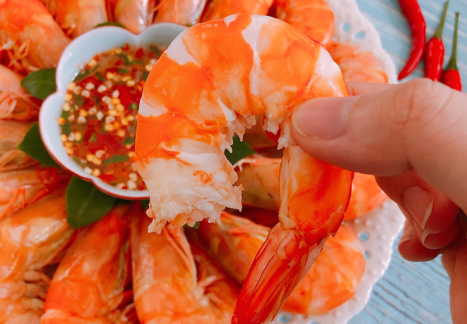 Hấp tôm từ nồi cơm điện