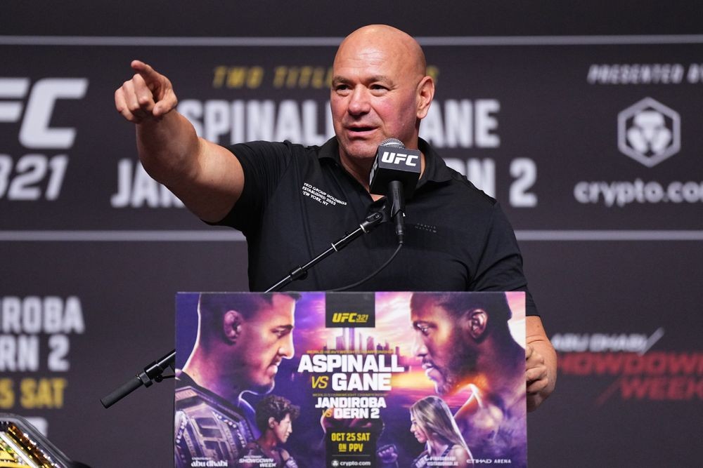 Chủ tịch UFC Dana White tại một buổi họp báo.