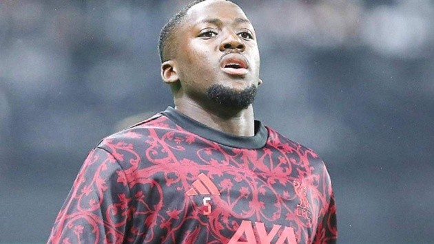 Konate có thể khoác áo Real