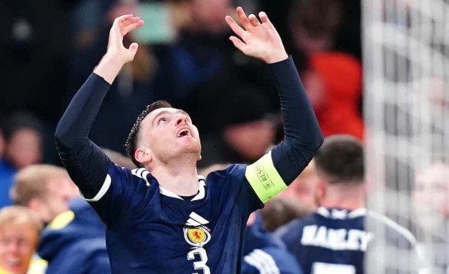 Robertson nhớ đến người đồng đội quá cố Jota.