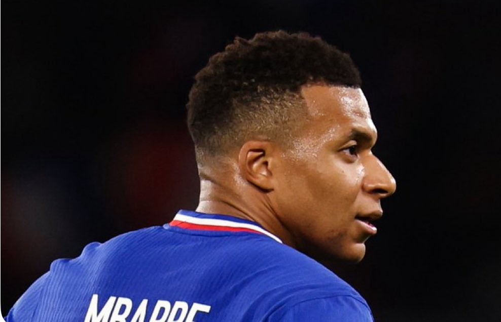 Mbappe rời tuyển Pháp nhưng không quay lại Real để kiểm tra chấn thương.