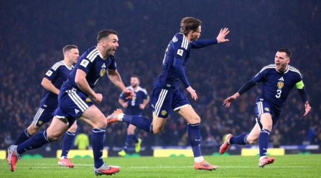 Scott McTominay tỏa sáng đúng lúc.