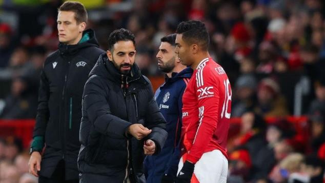 Amorim cần một tiền vệ hỗ trợ cho lão tướng Casemiro.