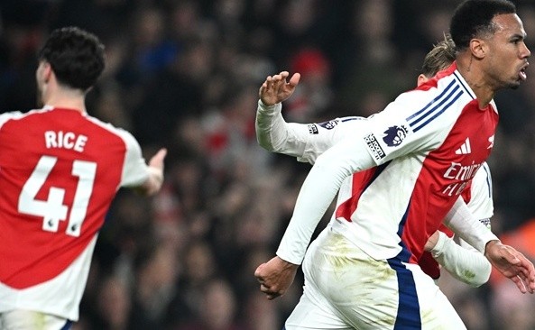 Gabriel trong màu áo Arsenal.