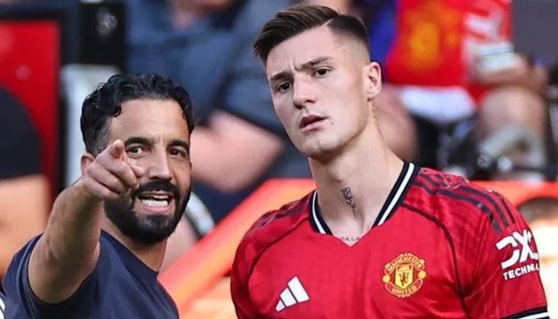 MU phải sớm tìm ra giải pháp thay thế Sesko.