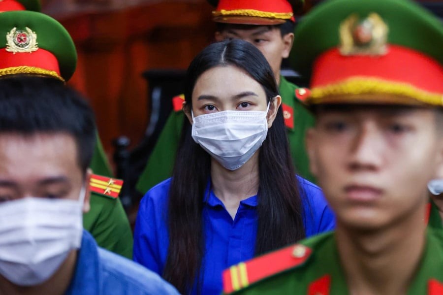 Căn cứ trên các hành vi và vai trò, đại diện Viện Kiểm sát đề nghị: – Lê Tuấn Linh, Lê Thành Công: 3–4 năm tù – Nguyễn Thị Thái Hằng, Phạm Quang Linh, Nguyễn Thúc Thùy Tiên: 2–2,5 năm tù cùng tội “lừa dối khách hàng”.

