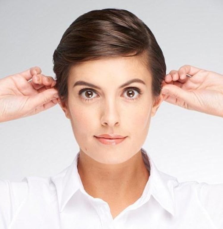 Kéo đỉnh nhọn của tai giúp hạ nhiệt. (Ảnh minh họa)