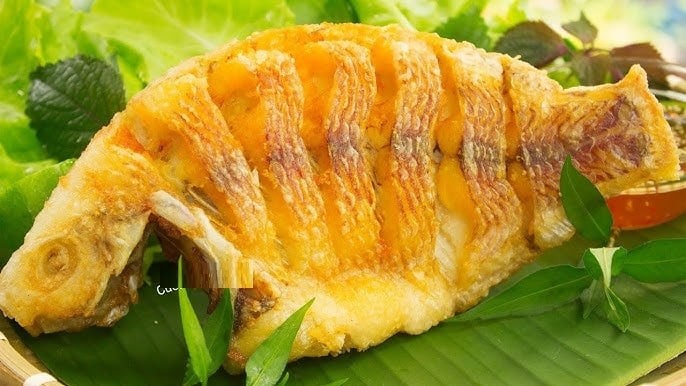 Cá rán giòn da mềm thịt: Hóa ra đầu bếp dùng bí quyết này