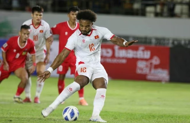 Xuân Son trở lại và ghi bàn cho Việt Nam.