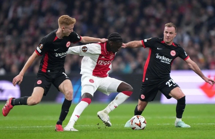 Ngôi sao Ajax đang nằm trong tầm ngắm của cả MU lẫn Newcastle.