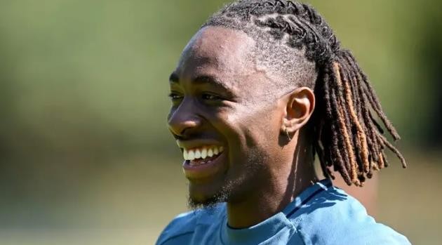 Eze bất ngờ với Timber.