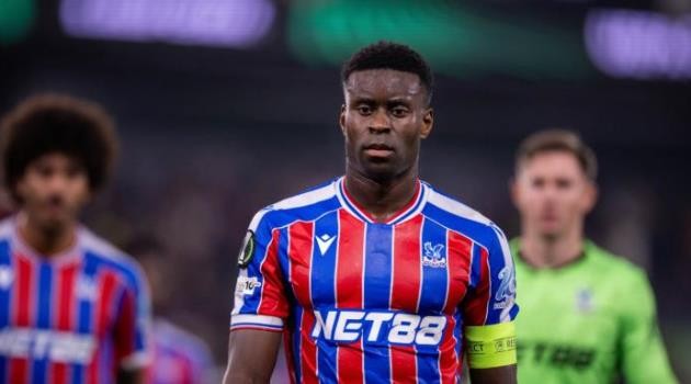 Marc Guehi nằm trong tầm ngắm Quỷ đỏ.