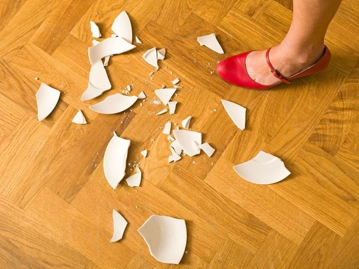 Đồ đã hư vỡ nên vứt bỏ