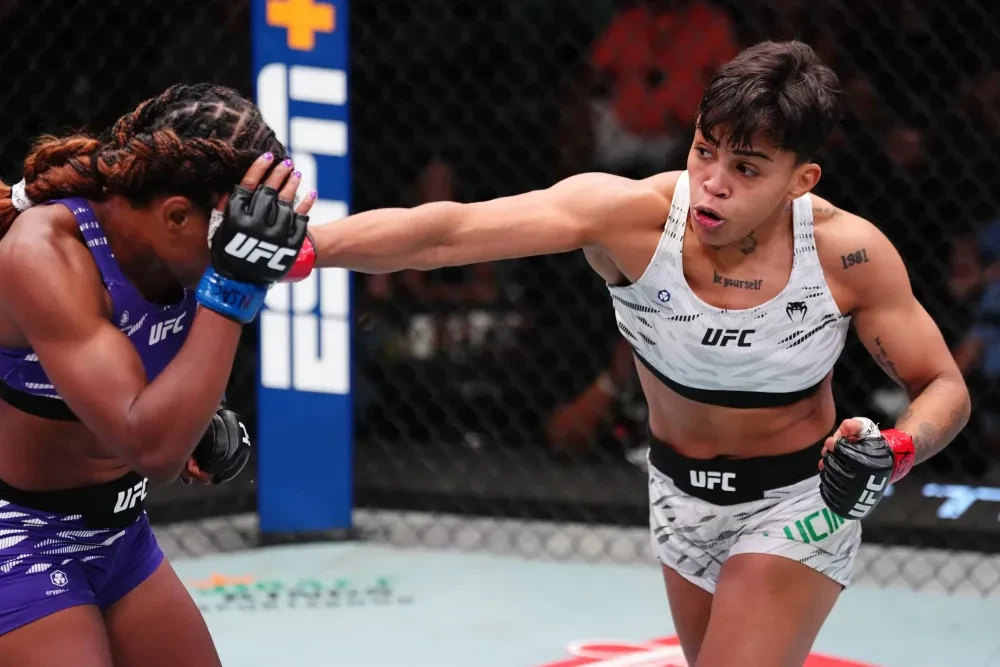 Iasmin Lucindo trong một trận đấu tại UFC