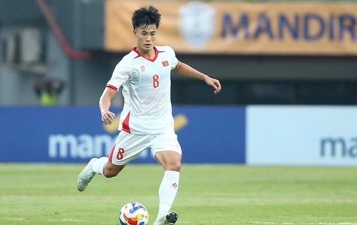 Văn Trường phải phẫu thuật điều trị chấn thương.