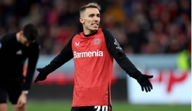 Grimaldo lọt tầm ngắm Bayern, Barca.