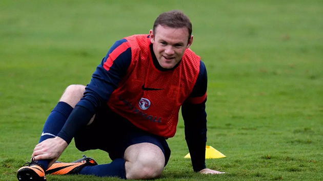 Rooney là cầu thủ sở hữu thể chất mạnh mẽ và không ngại va chạm.