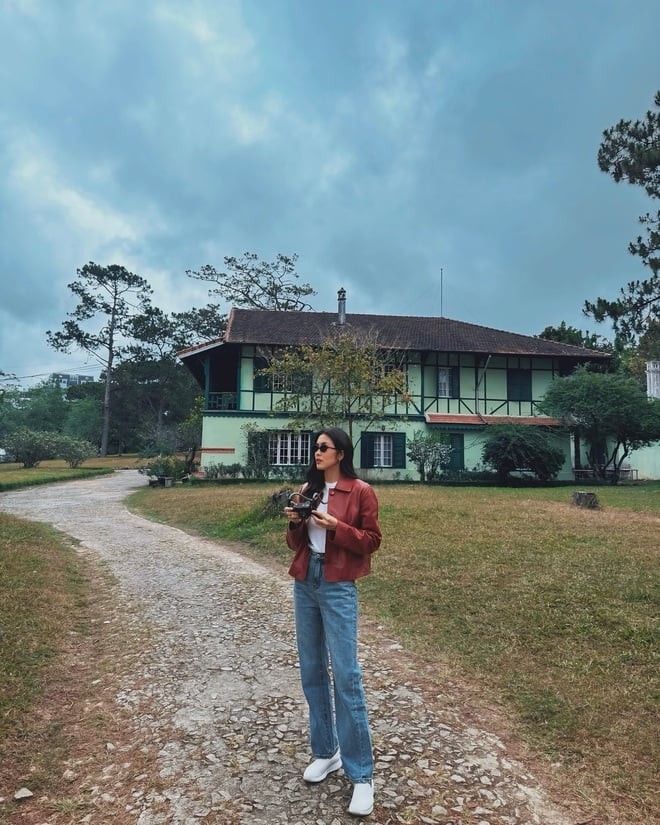 Nàng “ngọc nữ” trung thành với phong cách tối giản nhưng vẫn luôn toát lên sự sang trọng. 