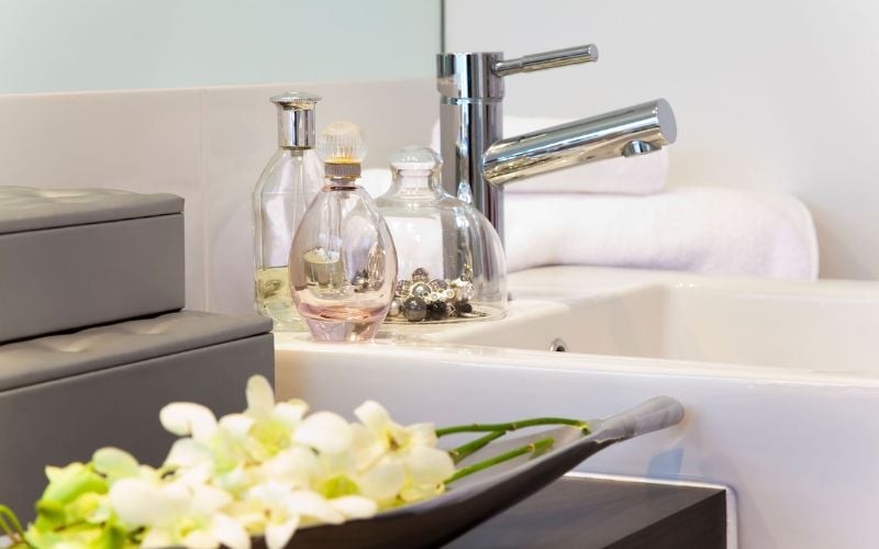 vi-sao-can-tao-mui-thom-cho-nha-ve-sinh