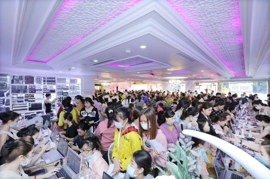 Tại Đắk Lắk, một doanh nghiệp khác thuộc hệ thống với vốn điều lệ 1 tỷ đồng cũng đạt doanh thu xấp xỉ 270 tỷ đồng trong giai đoạn 2019–2023, lợi nhuận sau thuế gần 114 tỷ đồng, tương ứng biên lợi nhuận trên 40%.

