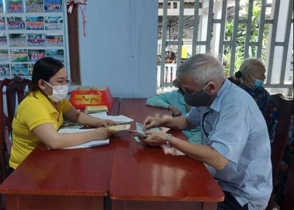 Người cao tuổi thuộc hộ nghèo, không có người có nghĩa vụ và quyền phụng dưỡng, không đủ điều kiện sống tại cộng đồng nhưng đủ điều kiện tiếp nhận vào cơ sở trợ giúp xã hội, sẽ được hỗ trợ nếu có người nhận nuôi dưỡng, chăm sóc tại cộng đồng.

