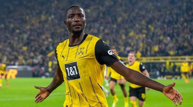 Guirassy được Pháo thủ săn đón.